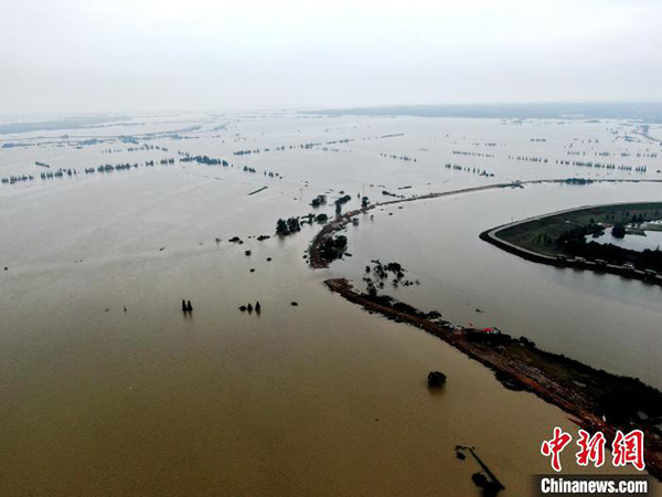 江西修河三角聯(lián)圩河堤潰口現(xiàn)場