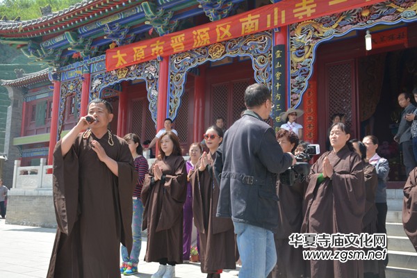 太原南山寺吉祥普佛法會天空現(xiàn)萬朵祥云