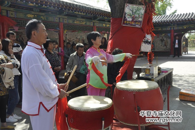 太原南山寺吉祥普佛法會天空現(xiàn)萬朵祥云