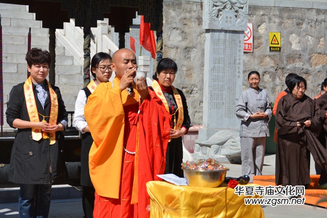 太原南山寺吉祥普佛法會天空現(xiàn)萬朵祥云