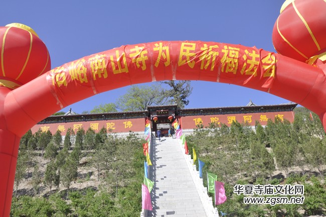 太原南山寺吉祥普佛法會天空現(xiàn)萬朵祥云