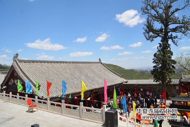 太原南山寺吉祥普佛法會天空現(xiàn)萬朵祥云