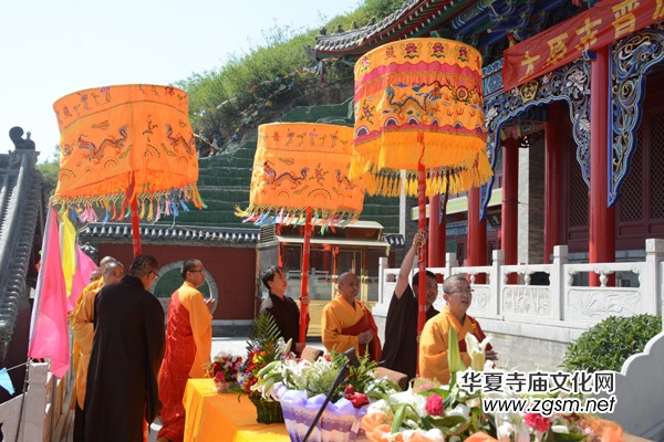 太原南山寺吉祥普佛法會天空現(xiàn)萬朵祥云