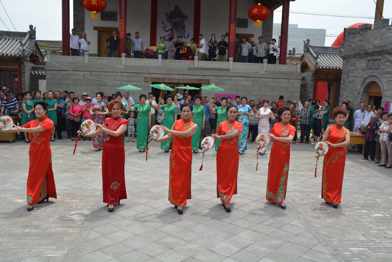 太原晉源北街關帝廟舉行祈福法會，現(xiàn)日暈天象