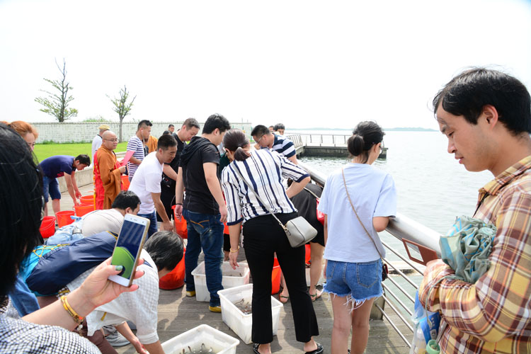 都市禪堂上海達梵天 善緣天下 放生祈福祖國昌泰