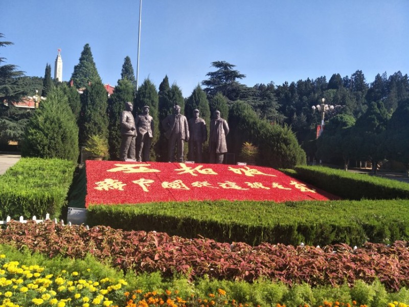 探索紅色旅游：大學生走進西柏坡