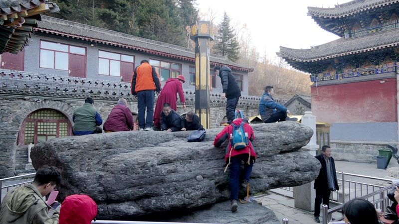 中國文藝名家五臺(tái)山藝術(shù)之旅暨全國優(yōu)秀文藝作品征評(píng)頒獎(jiǎng)典禮在五臺(tái)山舉行