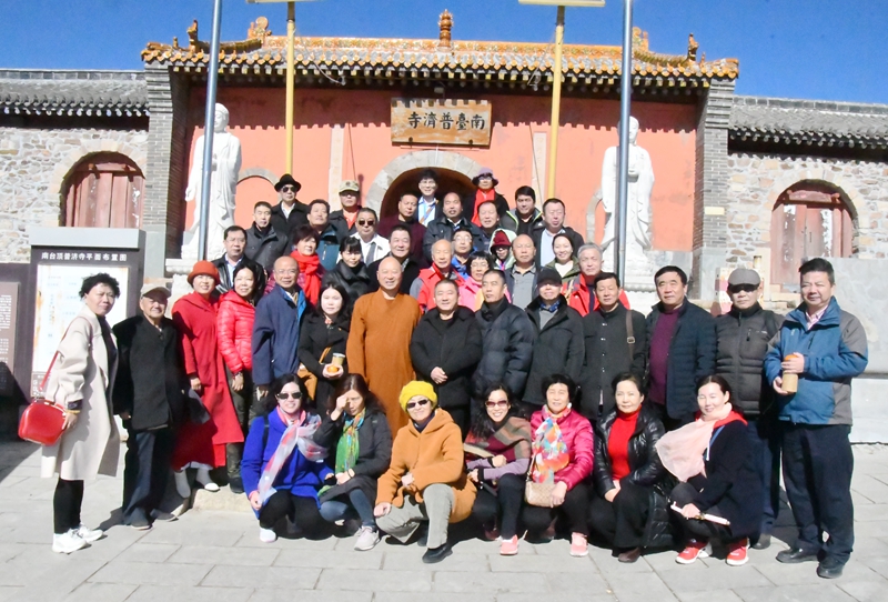 中國文藝名家五臺(tái)山藝術(shù)之旅暨全國優(yōu)秀文藝作品征評(píng)頒獎(jiǎng)典禮在五臺(tái)山舉行