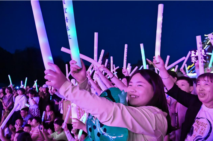 音你而來，為樂而燃！“高山星空音樂匯”綻放龍慶峽